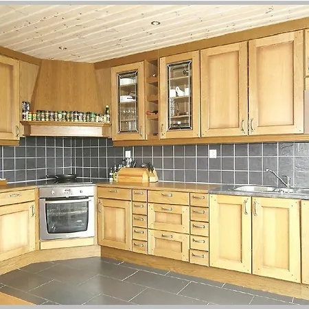 5-bedrom Leilighet *